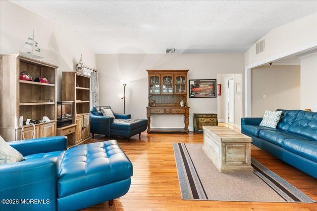 8 Grover Court, Jackson, NJ 08527