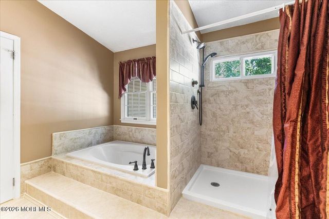8 Grover Court, Jackson, NJ 08527