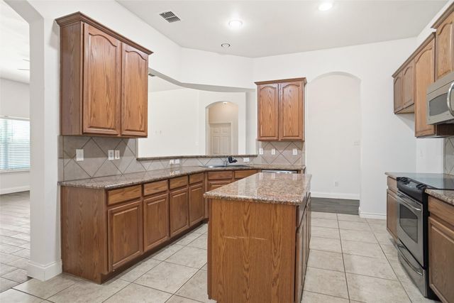 4000 Elmgreen Drive, Fort Worth, TX 76262