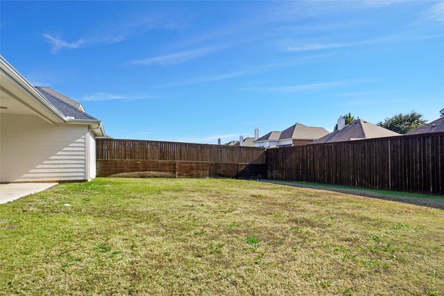 4000 Elmgreen Drive, Fort Worth, TX 76262