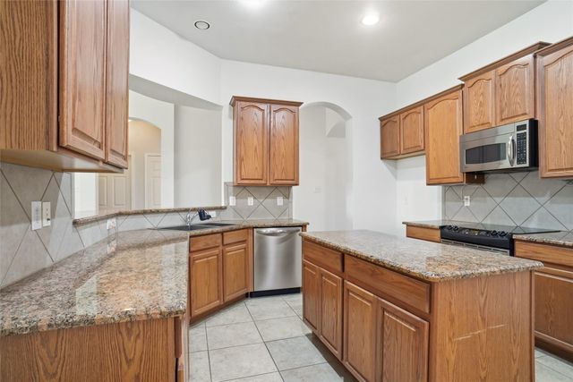 4000 Elmgreen Drive, Fort Worth, TX 76262