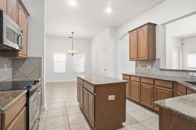 4000 Elmgreen Drive, Fort Worth, TX 76262