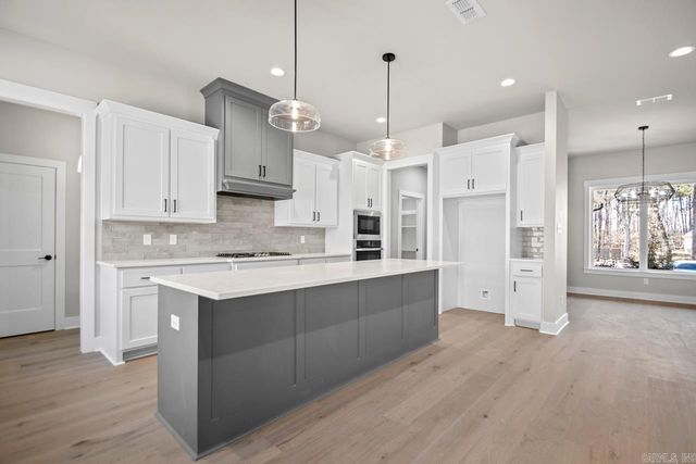 6178 Majestic Waters, Benton, AR 72019