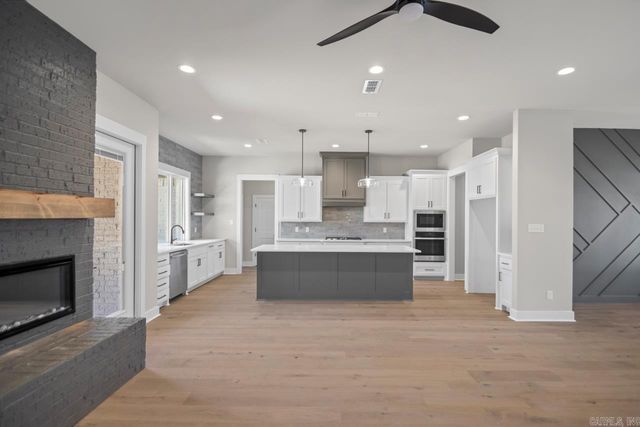 6178 Majestic Waters, Benton, AR 72019