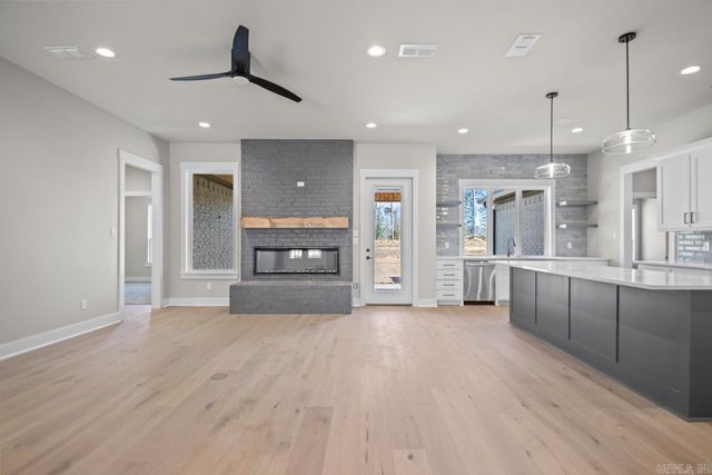 6178 Majestic Waters, Benton, AR 72019