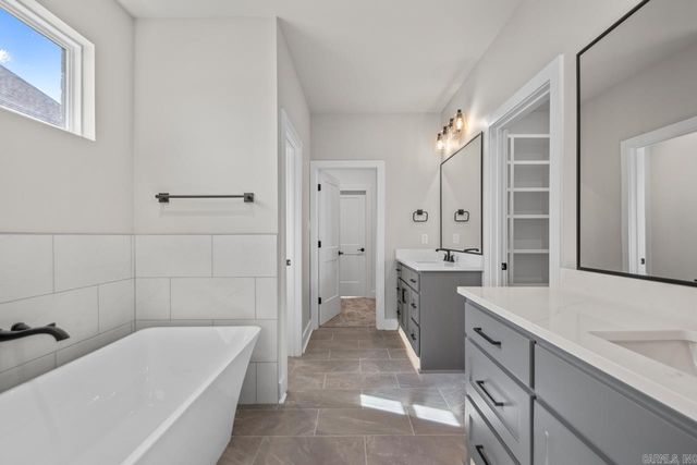 6178 Majestic Waters, Benton, AR 72019