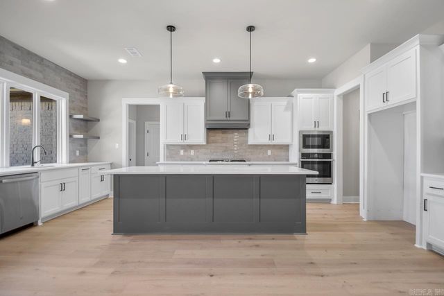 6178 Majestic Waters, Benton, AR 72019