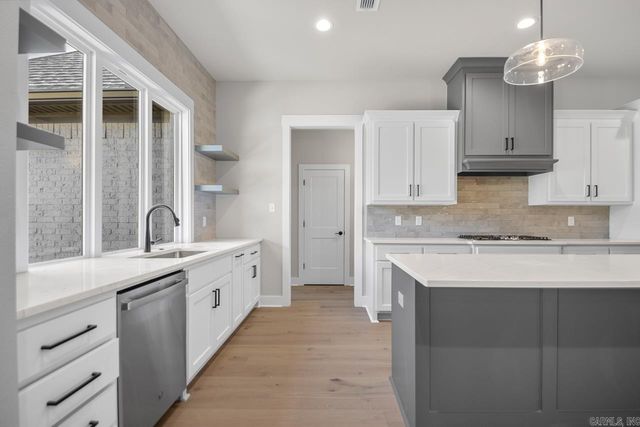 6178 Majestic Waters, Benton, AR 72019