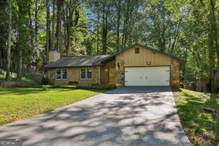 562 Rimrock Trail, Stone Mountain, GA 30083