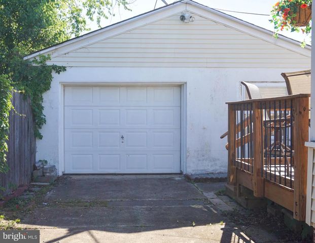 16 CLEVELAND AVE, Mount Ephraim, NJ 08059