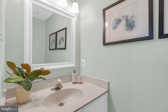 8661 CHASE GLEN CIR, Fairfax Station, VA 22039