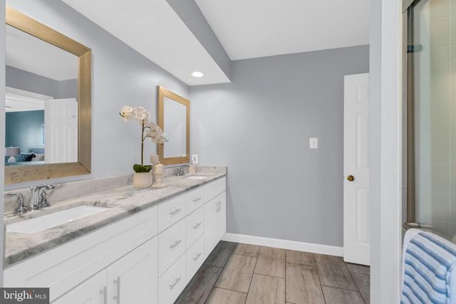 8661 CHASE GLEN CIR, Fairfax Station, VA 22039