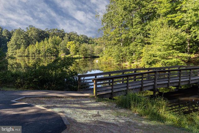 8661 CHASE GLEN CIR, Fairfax Station, VA 22039