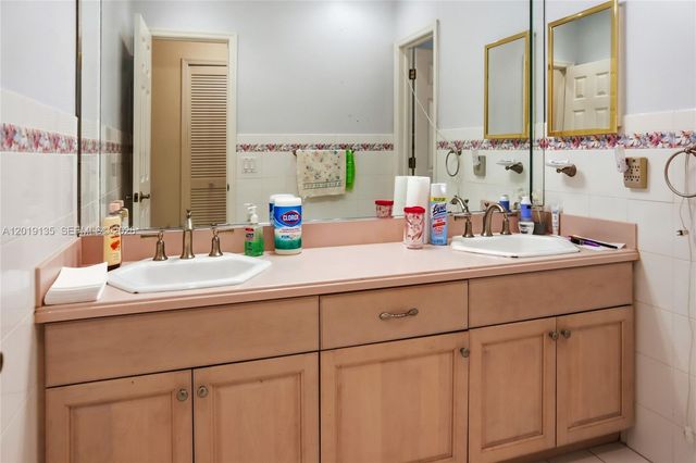 7605 SW 179th Ter, Palmetto Bay, FL 33157