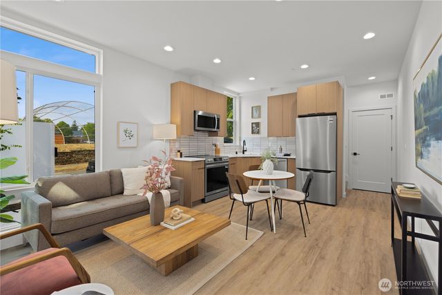 2454 NW 60th Street, Seattle, WA 98107