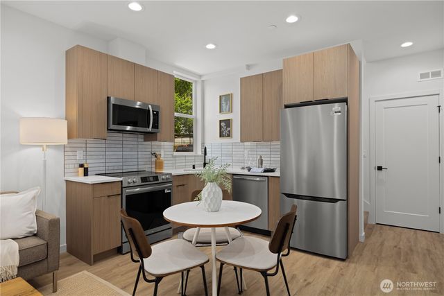 2454 NW 60th Street, Seattle, WA 98107