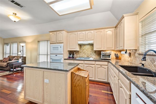 1138 Holly Drive, Carrollton, TX 75010