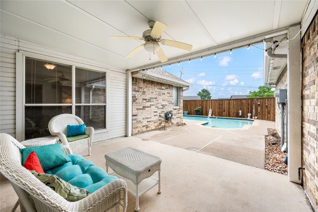 1138 Holly Drive, Carrollton, TX 75010