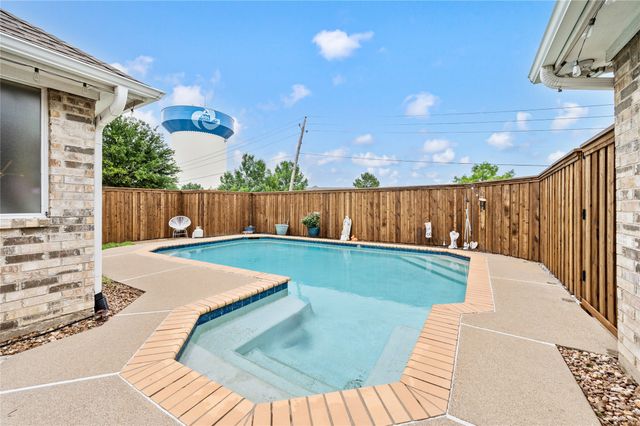 1138 Holly Drive, Carrollton, TX 75010