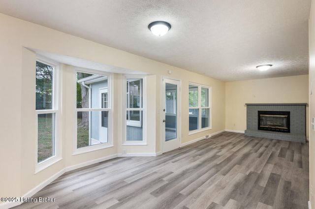 403 Clear Valley Ct, Elizabethtown, KY 42701