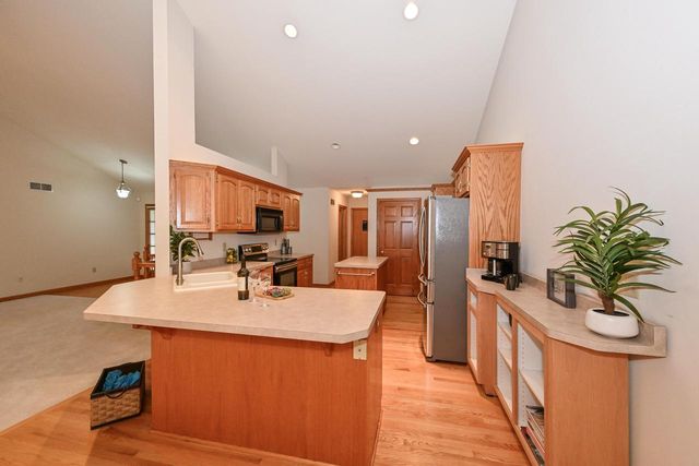 16607 W Sumerland COURT, New Berlin, WI 53151