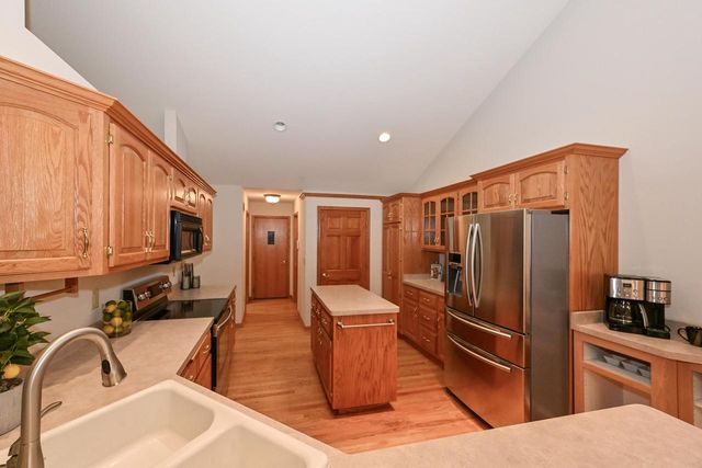 16607 W Sumerland COURT, New Berlin, WI 53151