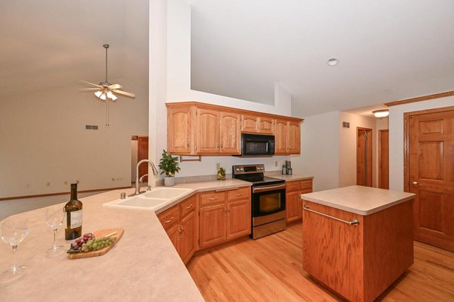 16607 W Sumerland COURT, New Berlin, WI 53151