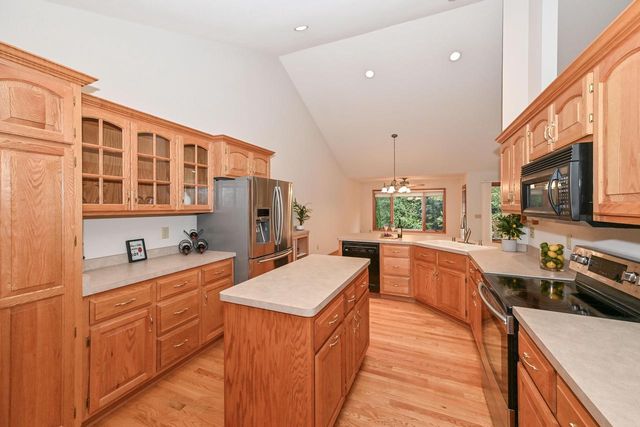 16607 W Sumerland COURT, New Berlin, WI 53151