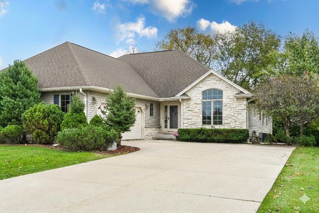 16607 W Sumerland COURT, New Berlin, WI 53151