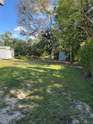 698 Muscogee DR, North Fort Myers, FL 33903