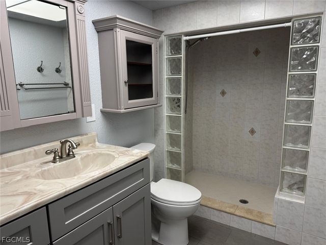 698 Muscogee DR, North Fort Myers, FL 33903