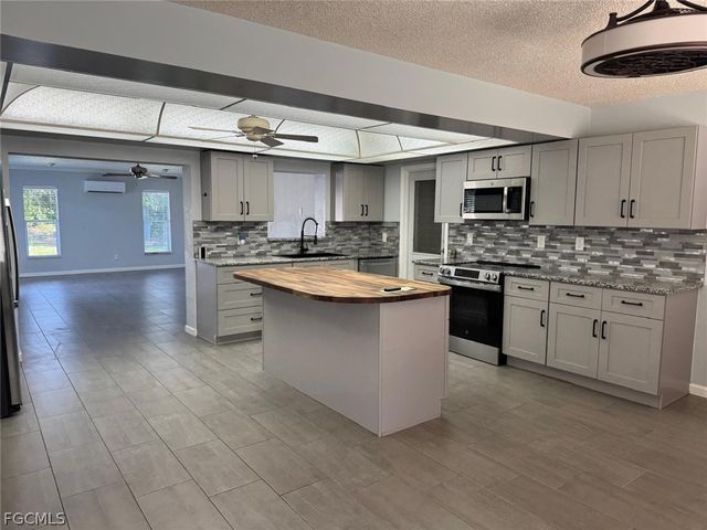 698 Muscogee DR, North Fort Myers, FL 33903