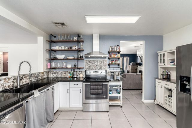 5169 S Fox Trot Drive, Tucson, AZ 85746