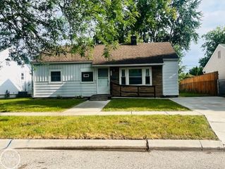 2527 Spruce Street, Port Huron, MI 48060