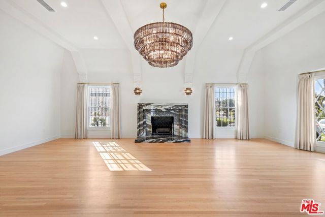 200 S Formosa Avenue, Los Angeles, CA 90036