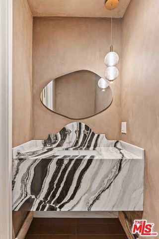 200 S Formosa Avenue, Los Angeles, CA 90036