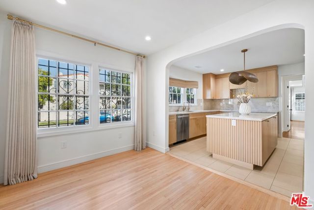 200 S Formosa Avenue, Los Angeles, CA 90036