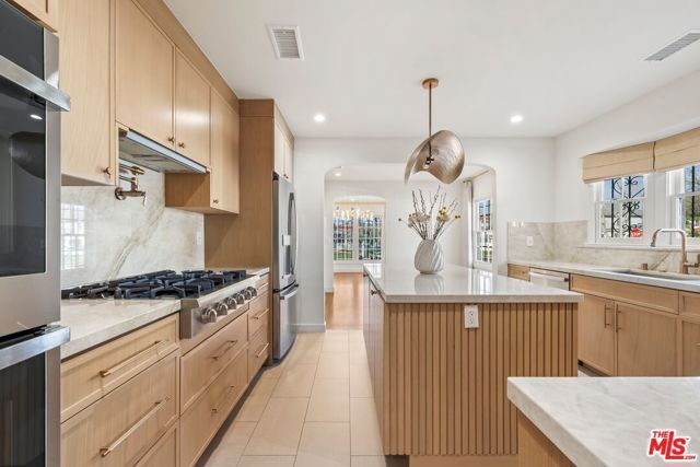 200 S Formosa Avenue, Los Angeles, CA 90036