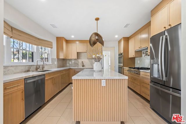 200 S Formosa Avenue, Los Angeles, CA 90036