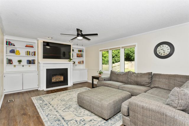 2701 Scenic Valley Drive, West Des Moines, IA 50265
