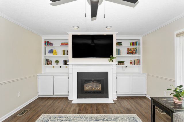 2701 Scenic Valley Drive, West Des Moines, IA 50265