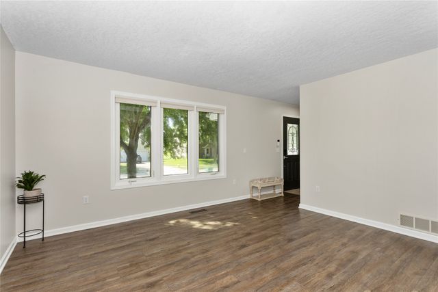 2701 Scenic Valley Drive, West Des Moines, IA 50265