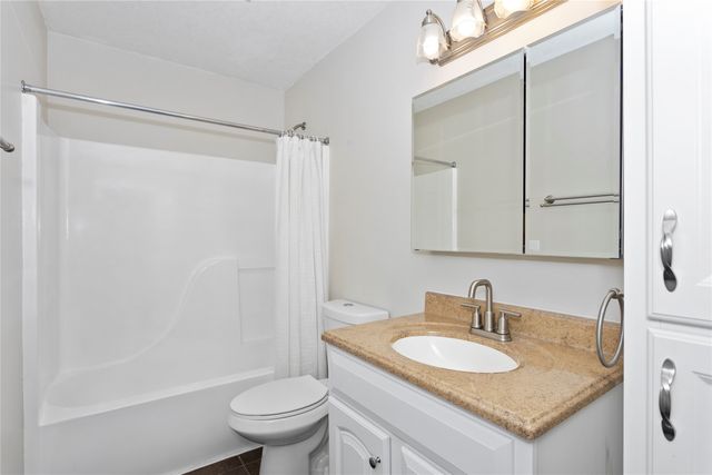 2701 Scenic Valley Drive, West Des Moines, IA 50265