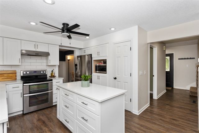 2701 Scenic Valley Drive, West Des Moines, IA 50265