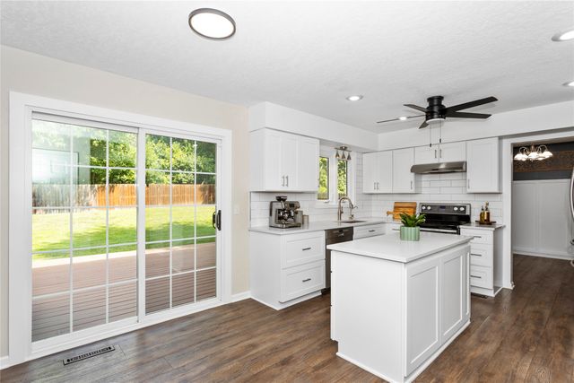 2701 Scenic Valley Drive, West Des Moines, IA 50265