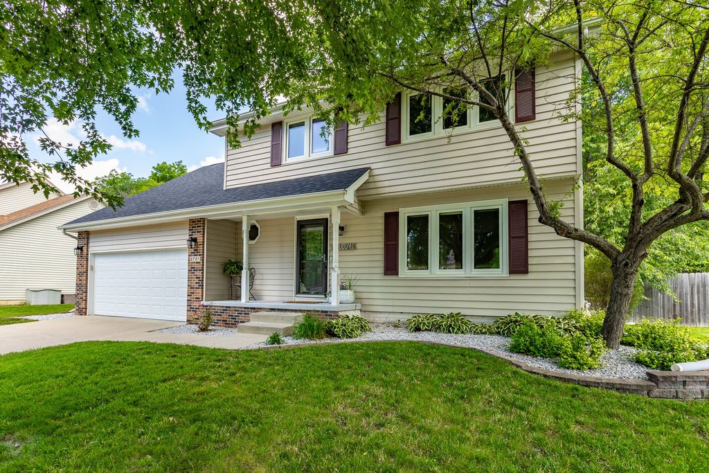 2701 Scenic Valley Drive, West Des Moines, IA 50265