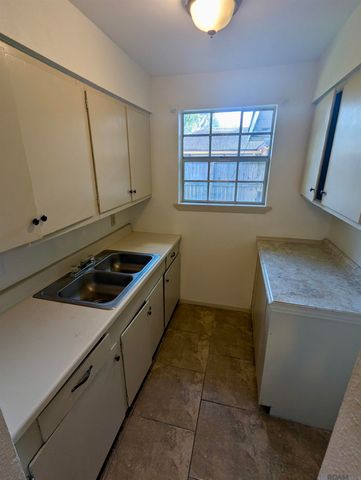 6744 Dalark Dr, Baton Rouge, LA 70812