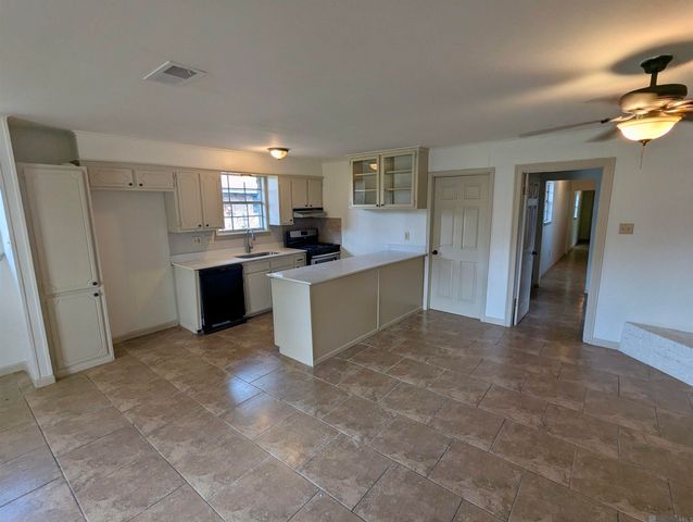 6744 Dalark Dr, Baton Rouge, LA 70812