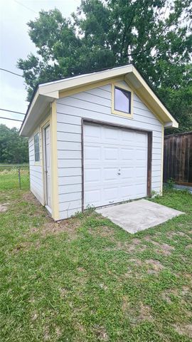 6946 Cole Creek Drive, Houston, TX 77092