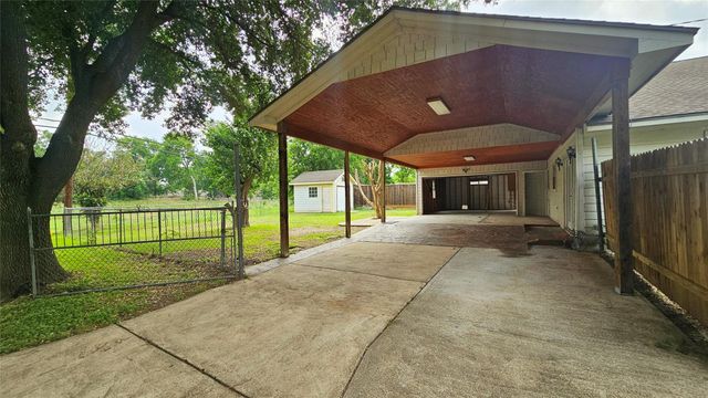 6946 Cole Creek Drive, Houston, TX 77092